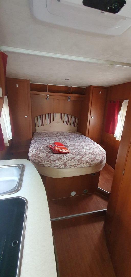 Elnagh Baron 580 cama central