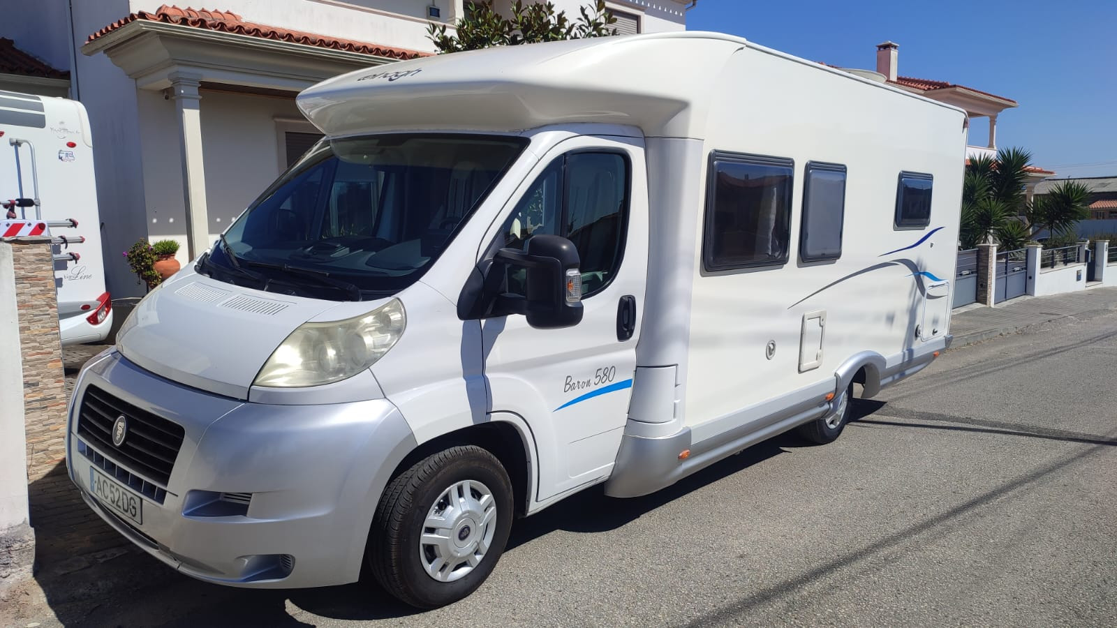 Elnagh Baron 580 cama central