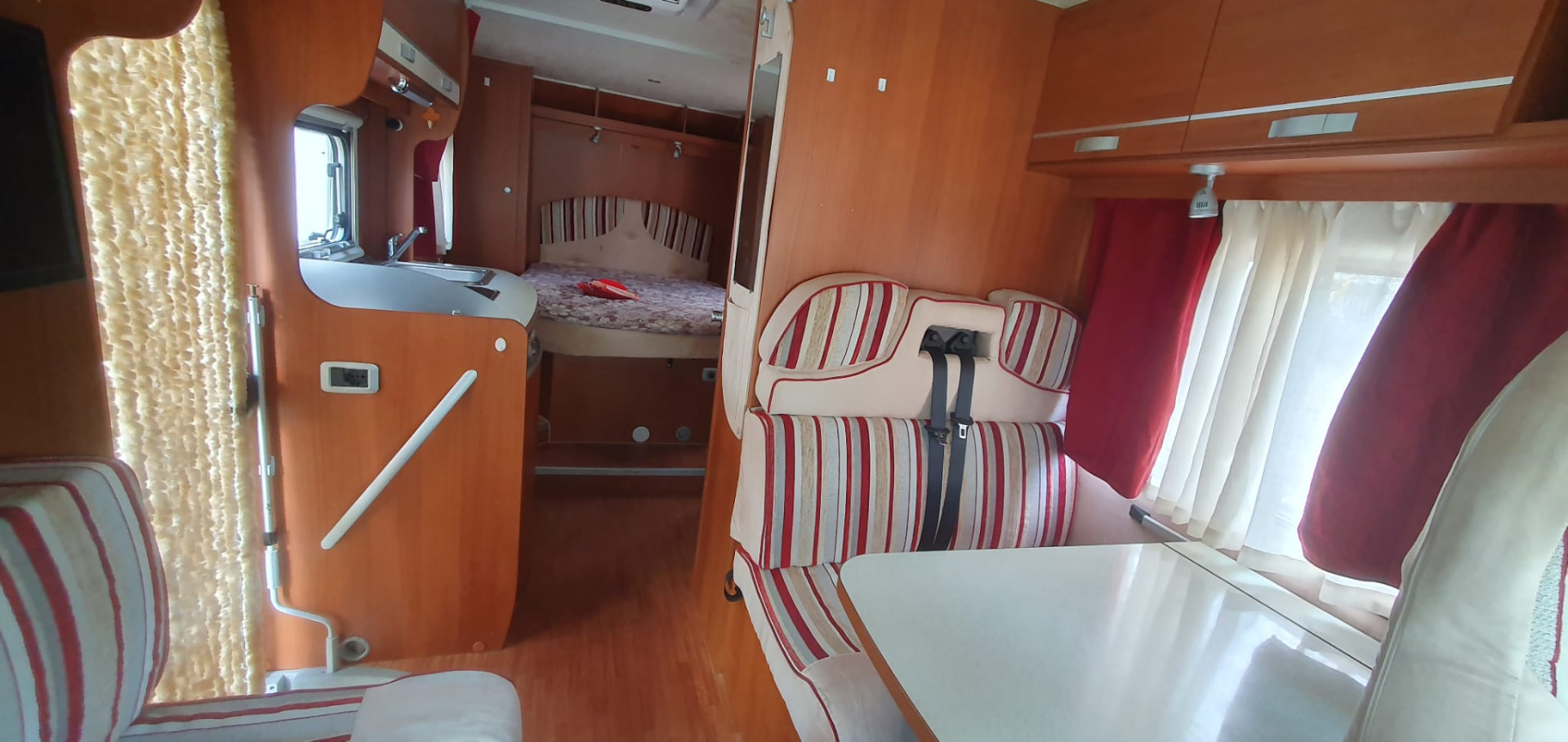 Elnagh Baron 580 cama central