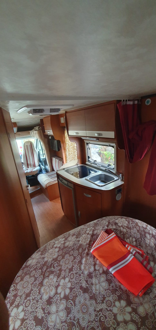 Elnagh Baron 580 cama central