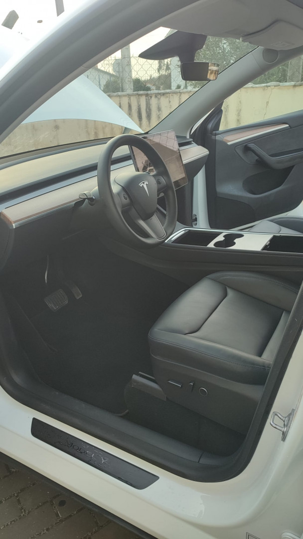 TESLA Model Y Long Range (IVA dedutível)