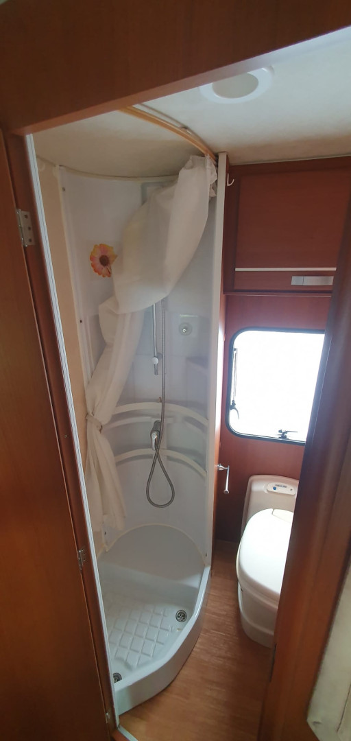 Elnagh Baron 580 cama central