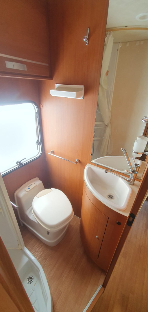 Elnagh Baron 580 cama central