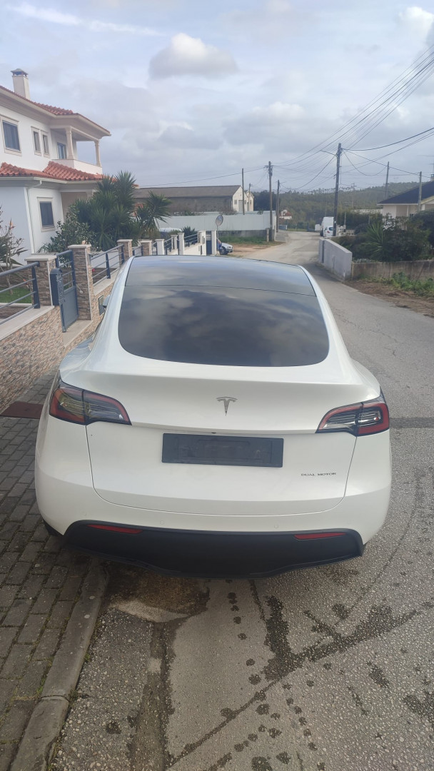 TESLA Model Y Long Range (IVA dedutível)