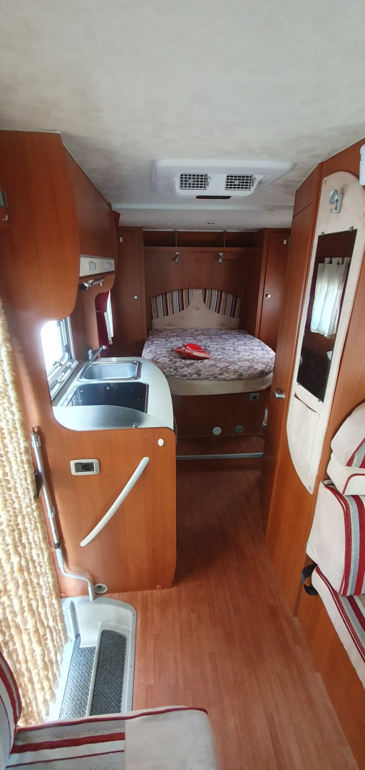 Elnagh Baron 580 cama central