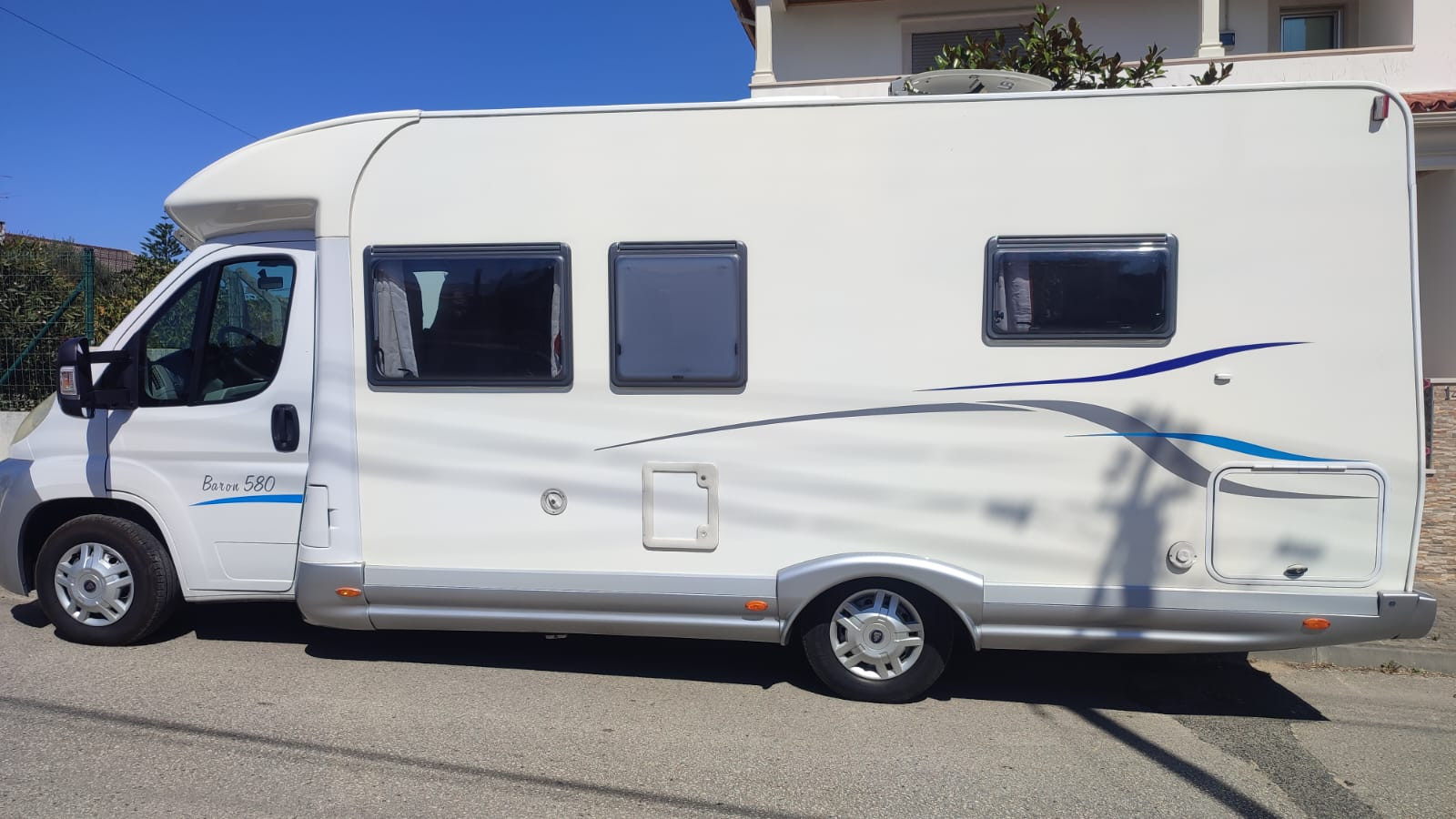 Elnagh Baron 580 cama central
