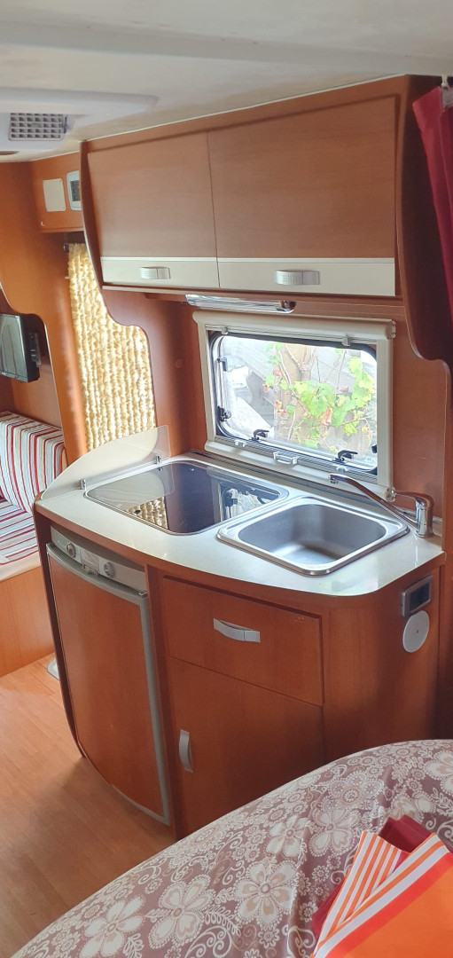 Elnagh Baron 580 cama central